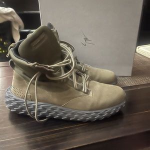 Size 47 Giuseppe Zanotti worn couple times